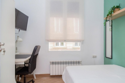 Appealing single bedroom