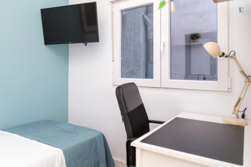 Great looking single bedroom