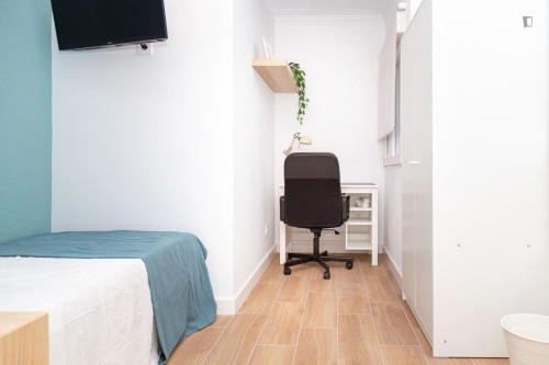 Attractive single bedroom