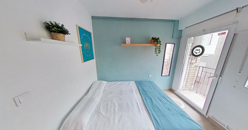 Attractive single bedroom with balcony