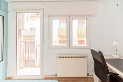 Attractive single bedroom with balcony - Gallery - 3