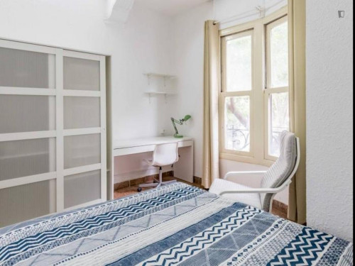 Large Great looking single bedroom in a property with balcony