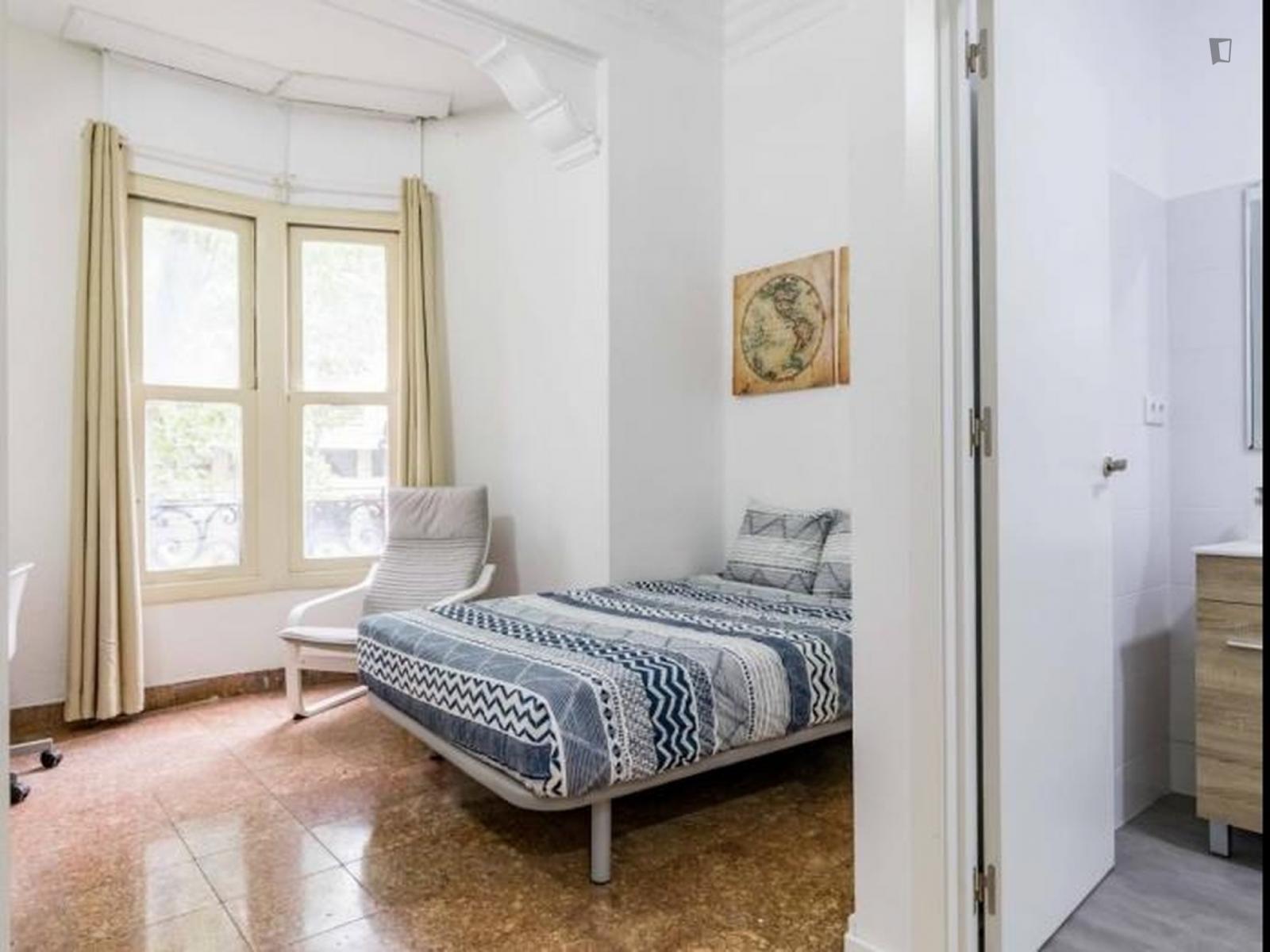  Large Great Looking Single Bedroom In A Property With Balcony  -  Large Great looking single bedroom in a property with balcony  - Gallery -  1