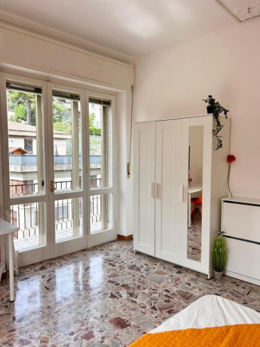 Lovely double bedroom in Valdonega