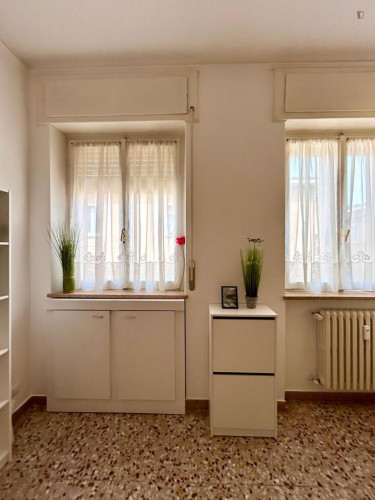 Welcoming single bedroom in the Valdonega neighbourhood  - Gallery -  5