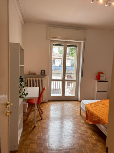 Inviting double bedroom in the Valdonega neighbourhood