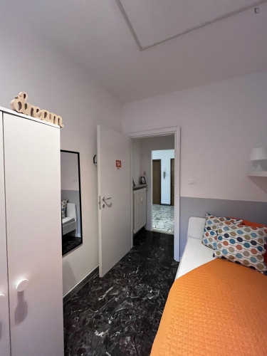Airy single bedroom with a balcony, near the Santa Chiara train station