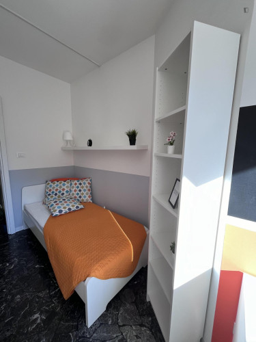 Airy single bedroom with a balcony, near the Santa Chiara train station