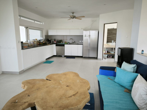 Luxury villa w/infinity pools shared garden minutes away from the beach