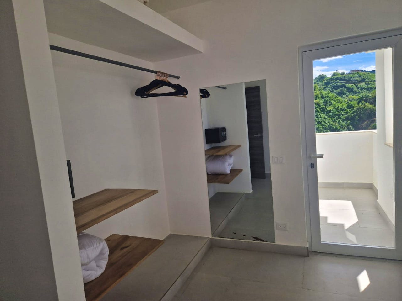  Hill View E  -  Luxury villa w/infinity pools shared garden minutes away from the beach  - Gallery -  8