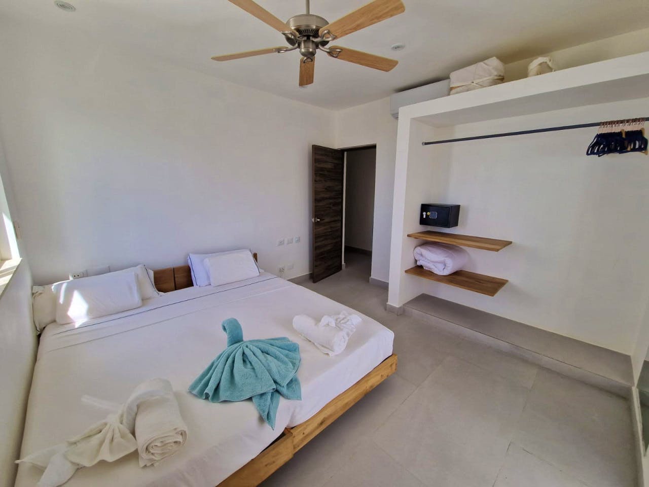  Hill View E  -  Luxury villa w/infinity pools shared garden minutes away from the beach  - Gallery -  3