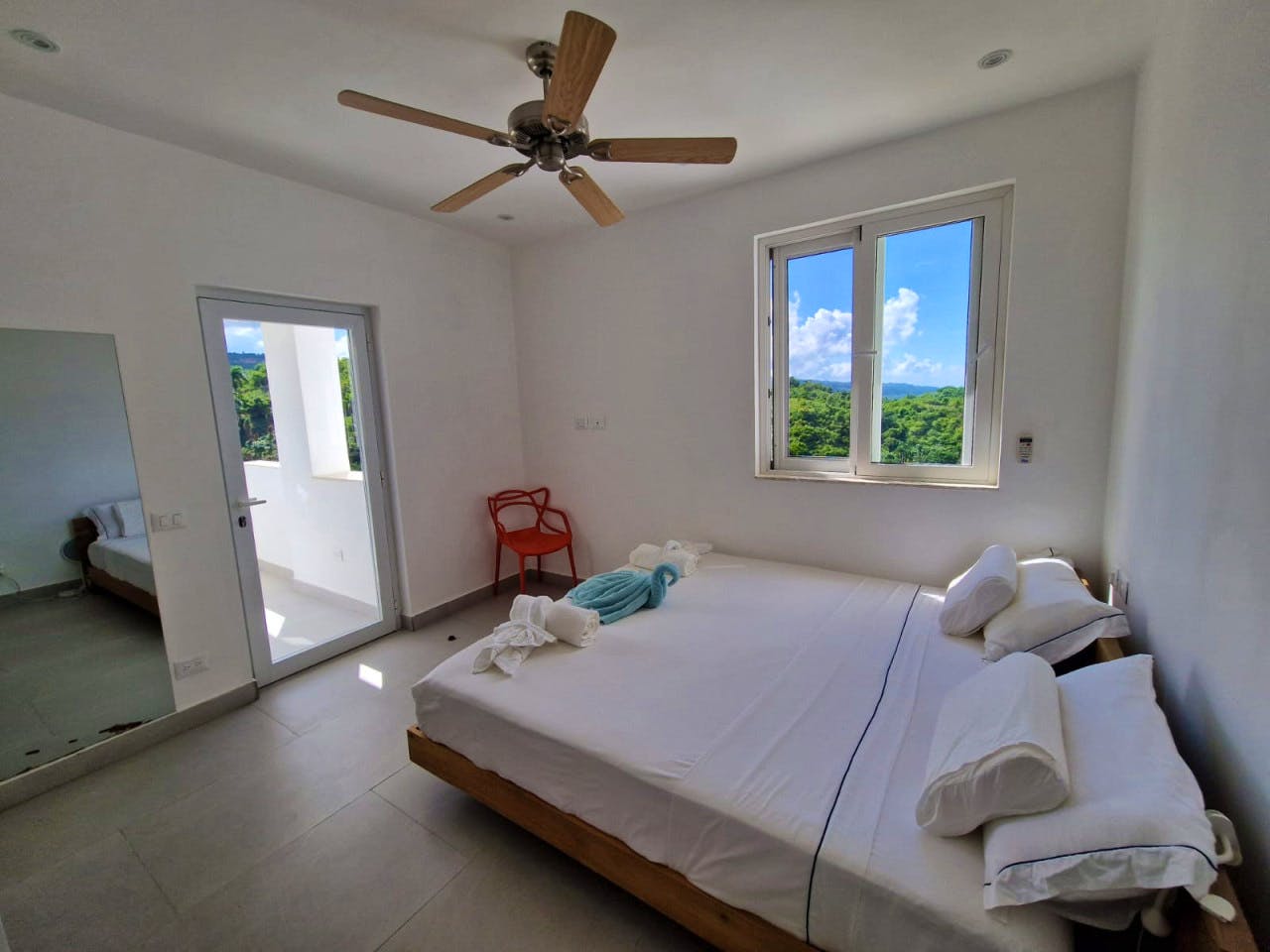  Hill View E  -  Luxury villa w/infinity pools shared garden minutes away from the beach  - Gallery -  1