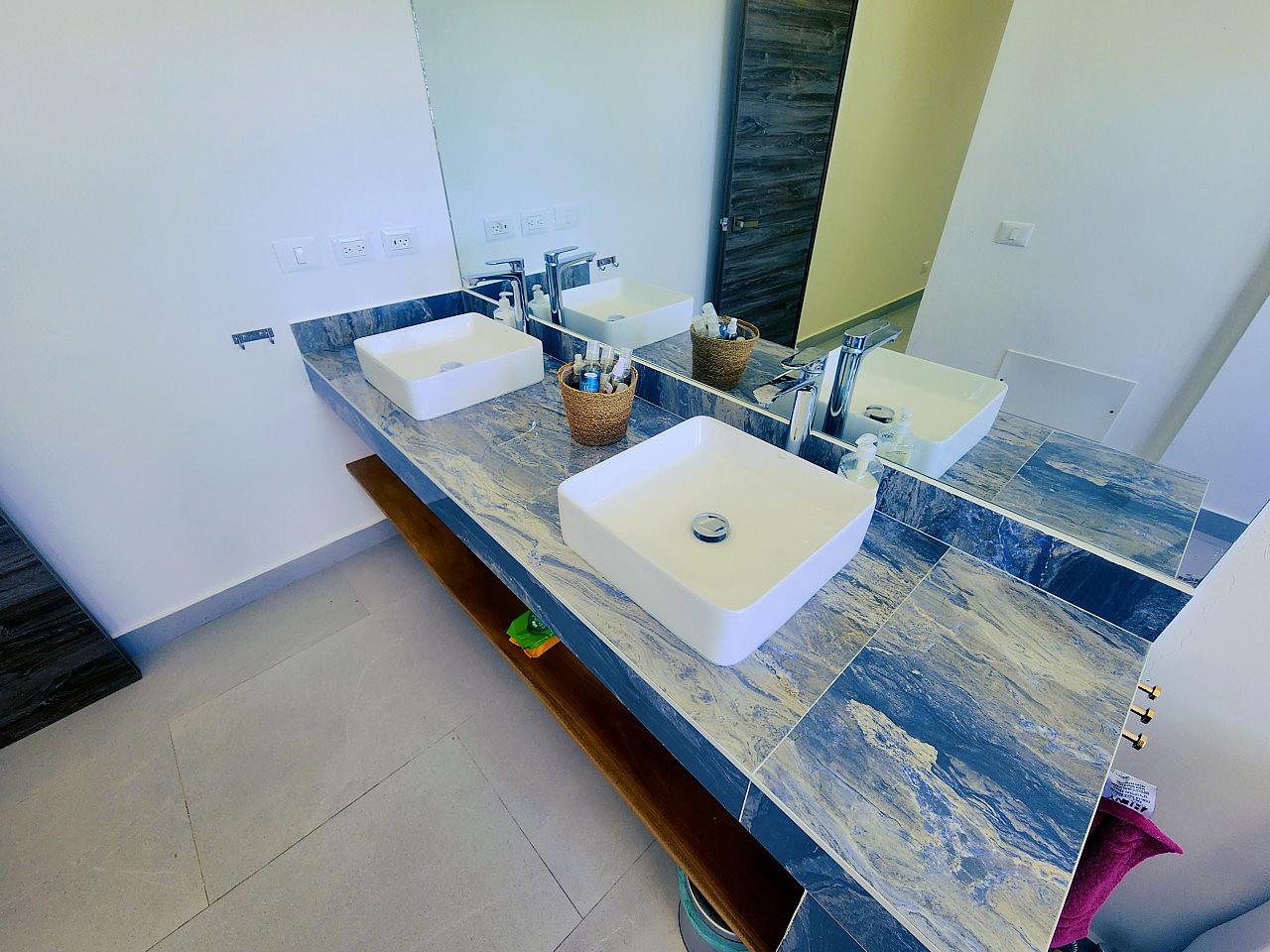  Hill View E  -  Luxury villa w/infinity pools shared garden minutes away from the beach  - Gallery -  31
