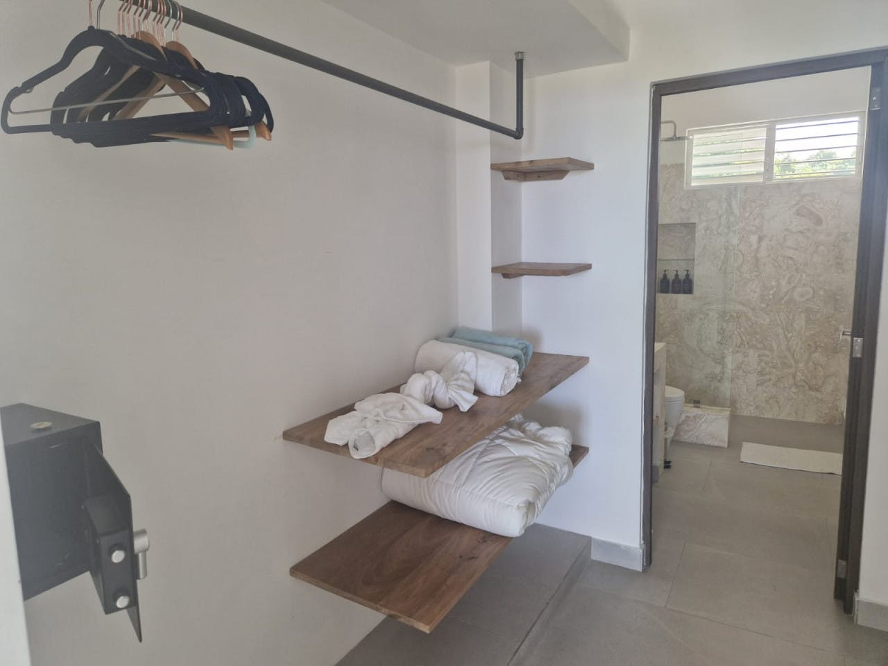 Suite Seaview  -  Luxury villa w/infinity pools shared garden minutes away from the beach  - Gallery -  6