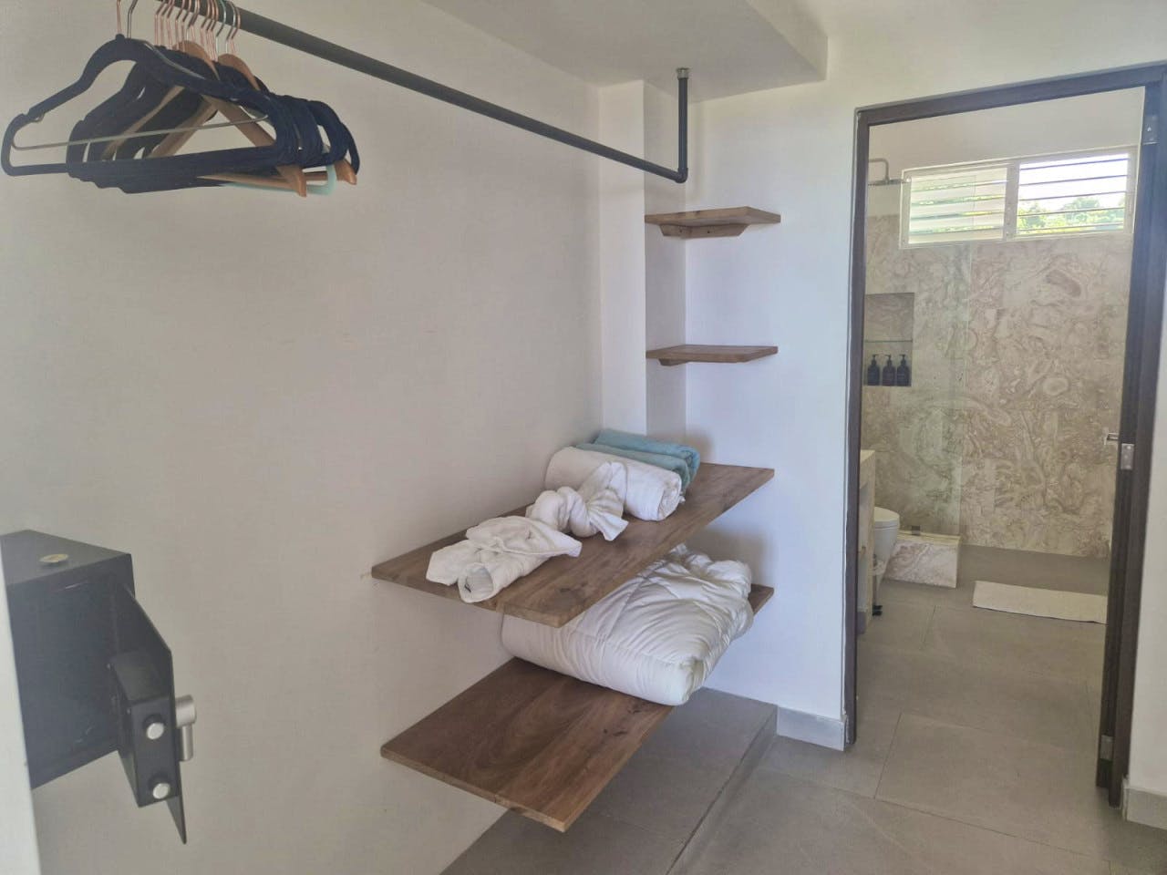  Suite Seaview  -  Luxury villa w/infinity pools shared garden minutes away from the beach  - Gallery -  15