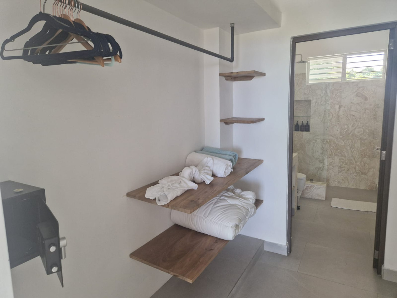  Suite Seaview  -  Luxury villa w/infinity pools shared garden minutes away from the beach  - Gallery -  24