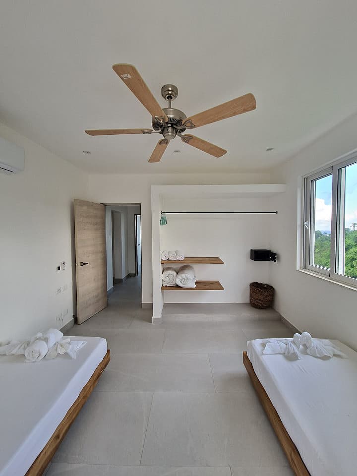  Sunrise - 4 Rooms  -  Luxury villa w/infinity pools shared garden minutes away from the beach  - Gallery -  5