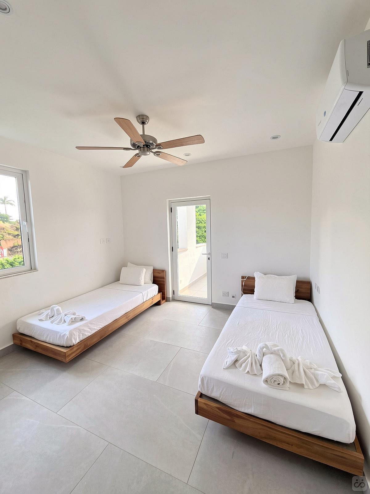  Sunrise - 4 Rooms  -  Luxury villa w/infinity pools shared garden minutes away from the beach  - Gallery -  10