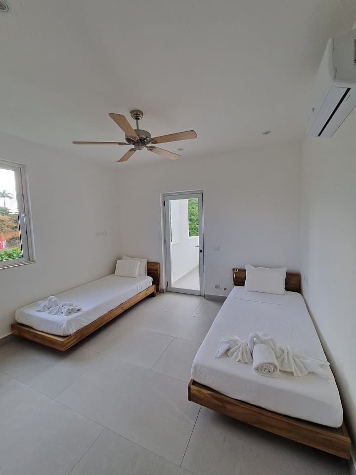  Sunrise - 4 Rooms  -  Luxury villa w/infinity pools shared garden minutes away from the beach  - Gallery -  3