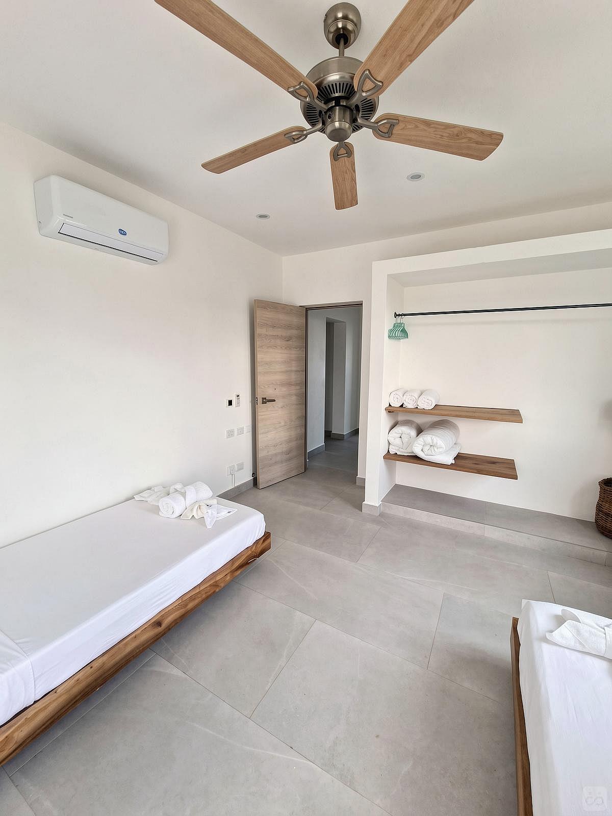  Sunrise - 4 Rooms  -  Luxury villa w/infinity pools shared garden minutes away from the beach  - Gallery -  8