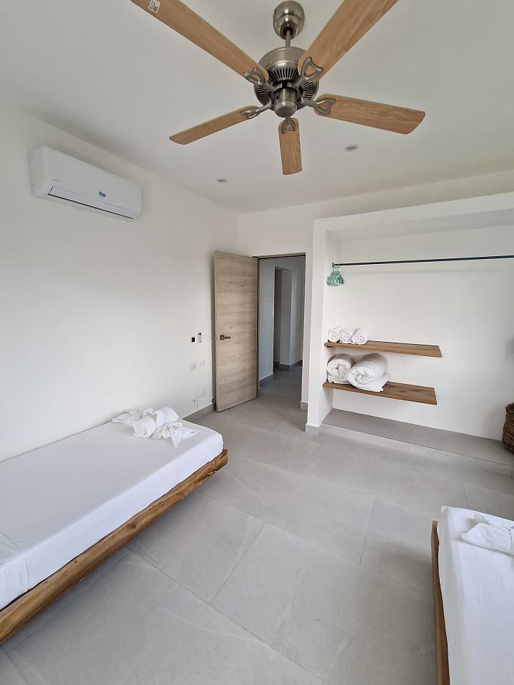  Sunrise - 4 Rooms  -  Luxury villa w/infinity pools shared garden minutes away from the beach  - Gallery -  1