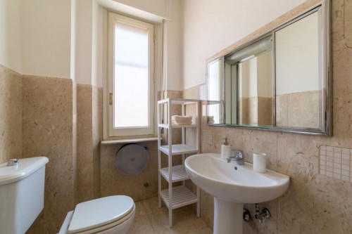 Cool double bedroom close to Campo di Marte station - Gallery - 15