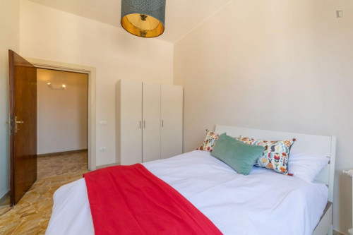 Cool double bedroom close to Campo di Marte station - Gallery - 12