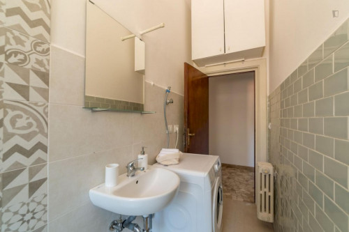 Cool double bedroom close to Campo di Marte station - Gallery - 9