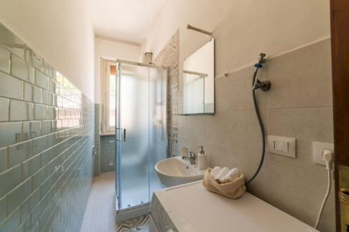 Cool double bedroom close to Campo di Marte station - Gallery - 10