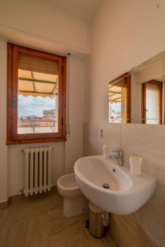 Cosy double bedroom with balcony close to Florence city centre	 - Gallery - 10