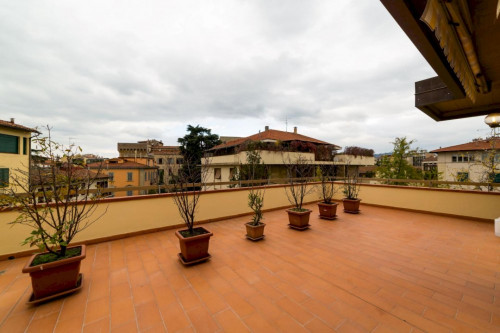 Cosy double bedroom with balcony close to Florence city centre	 - Gallery - 5