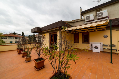 Cosy double bedroom with balcony close to Florence city centre	 - Gallery - 6