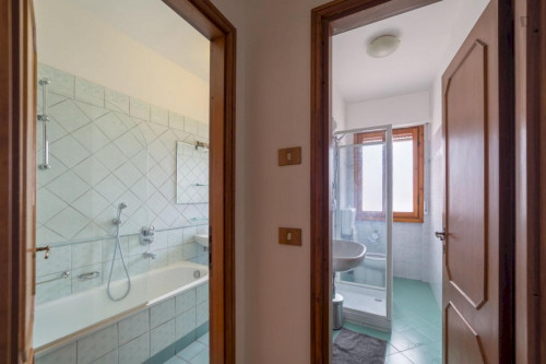 Cosy double bedroom with balcony close to Florence city centre	 - Gallery - 11