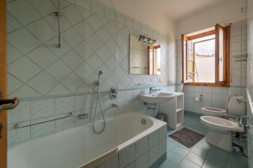 Cosy double bedroom with balcony close to Florence city centre	 - Gallery - 13