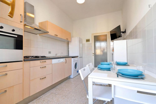 Luminous double bedroom not far from Università degli Studi di Firenze - Scuola di Economia e Management - Gallery - 19