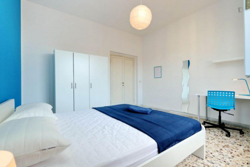 Luminous double bedroom not far from Università degli Studi di Firenze - Scuola di Economia e Management - Gallery - 25