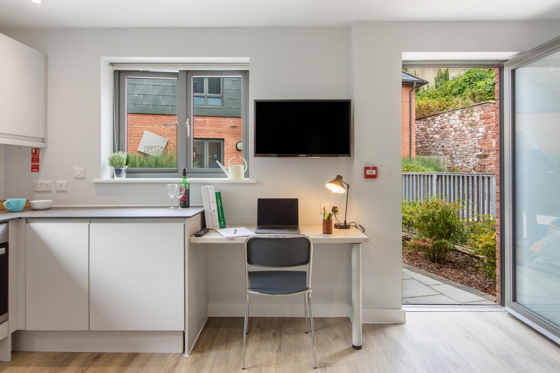 Premium 1 Bed With Garden Terrace - The Leat Apartments - Gallery - 1