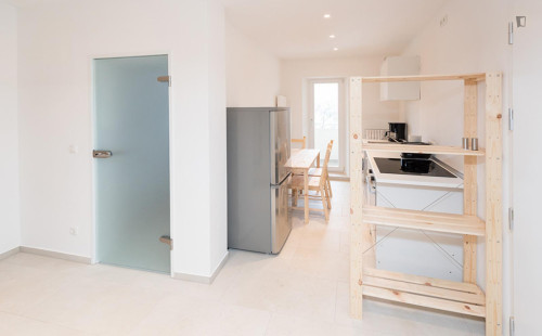 Breezy single bedroom near Englischer Garten