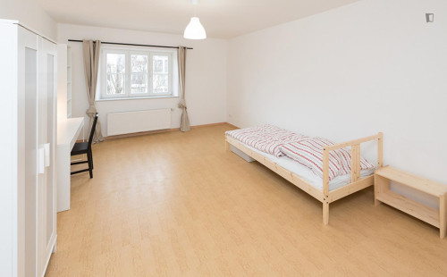 Breezy single bedroom near Englischer Garten