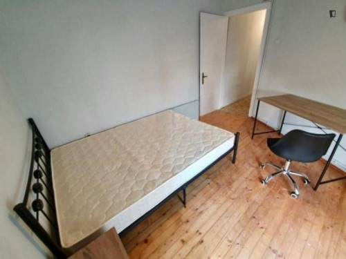 Nice Double Bedroom with balcony, near Atatürk Museum