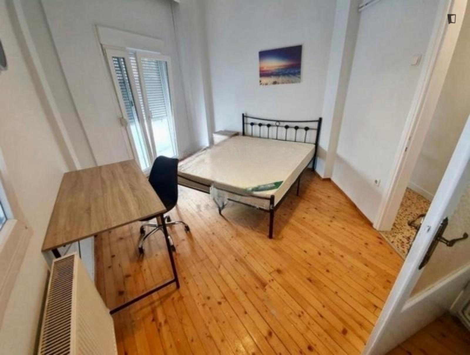  Central Double Bedroom, With Balcony, In 2-Bedroom Apartment  -  Central Double bedroom, with balcony, in 2-bedroom apartment  - Gallery -  1