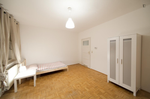 Tasteful single bedroom near the Bonner Platz metro