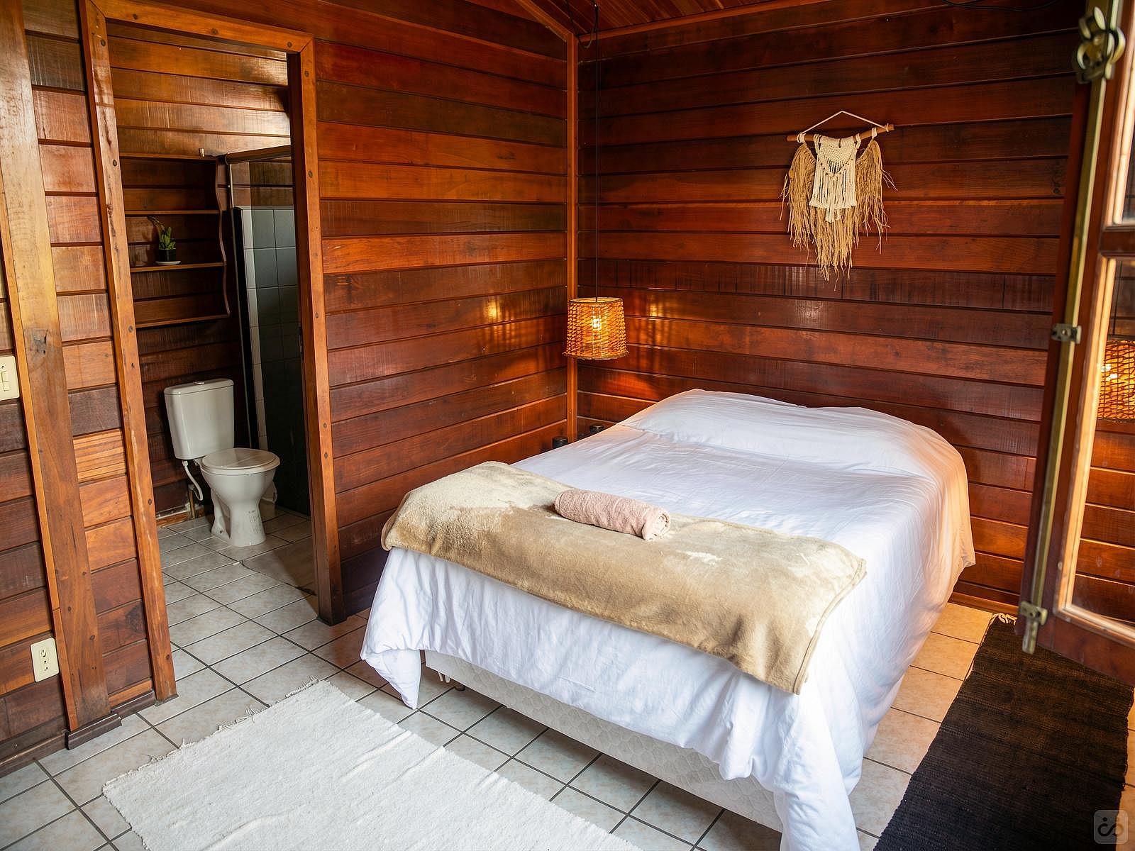  Private Ensuite Queen Bed  -  Dynamic Coliving & Coworking Community in Charming Lagoa Da Conceição  - Gallery -  30