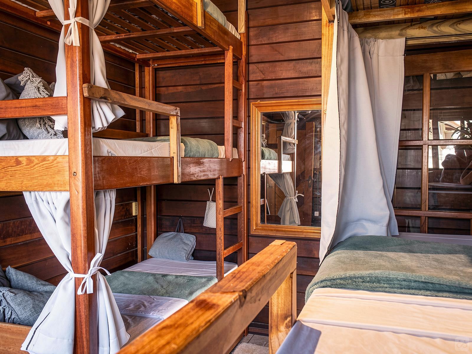  Bed In A 6-Bed Females Only Room  -  Dynamic Coliving & Coworking Community in Charming Lagoa Da Conceição  - Gallery -  27