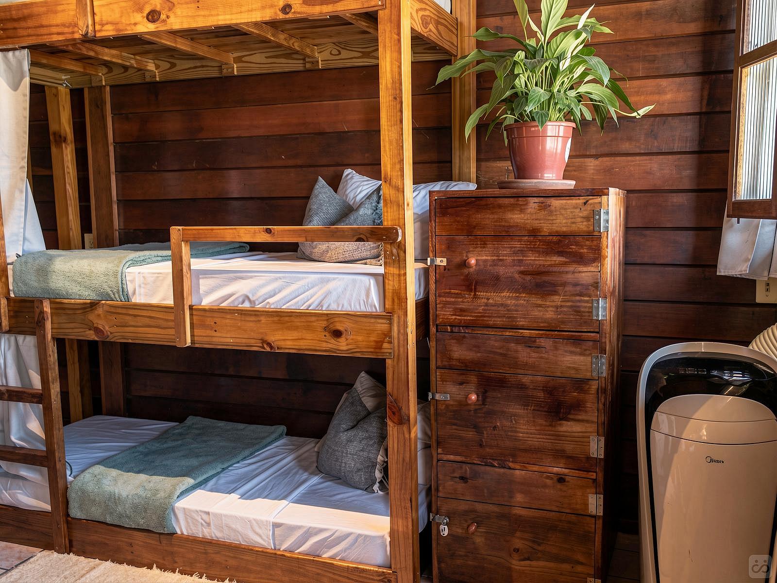  Bed In A 6-Bed Females Only Room  -  Dynamic Coliving & Coworking Community in Charming Lagoa Da Conceição  - Gallery -  28