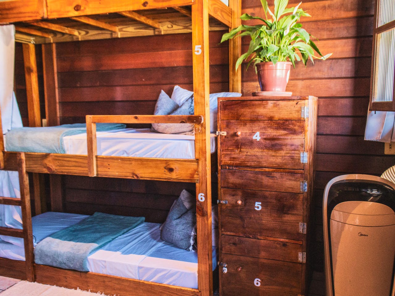  Bed In A 6-Bed Females Only Room  -  Dynamic Coliving & Coworking Community in Charming Lagoa Da Conceição  - Gallery -  9
