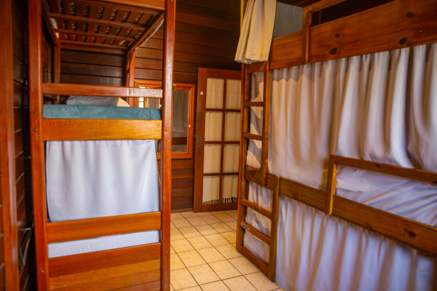  Bed In A 6-Bed Females Only Room  -  Dynamic Coliving & Coworking Community in Charming Lagoa Da Conceição  - Gallery -  12