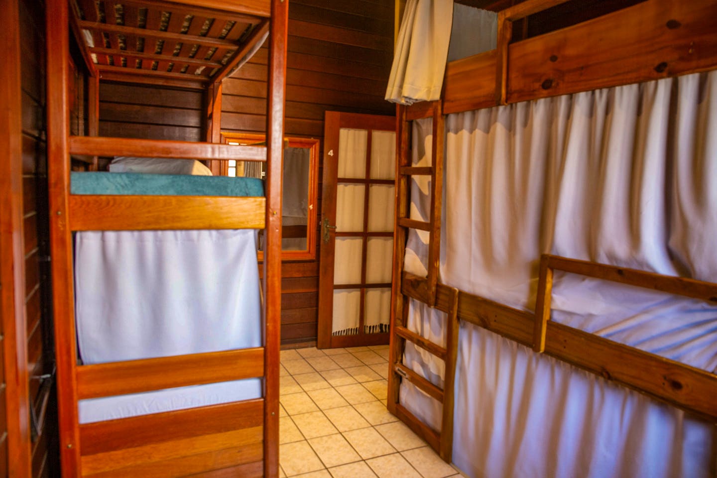 Bed In A 6-Bed Females Only Room  -  Dynamic Coliving & Coworking Community in Charming Lagoa Da Conceição  - Gallery -  5