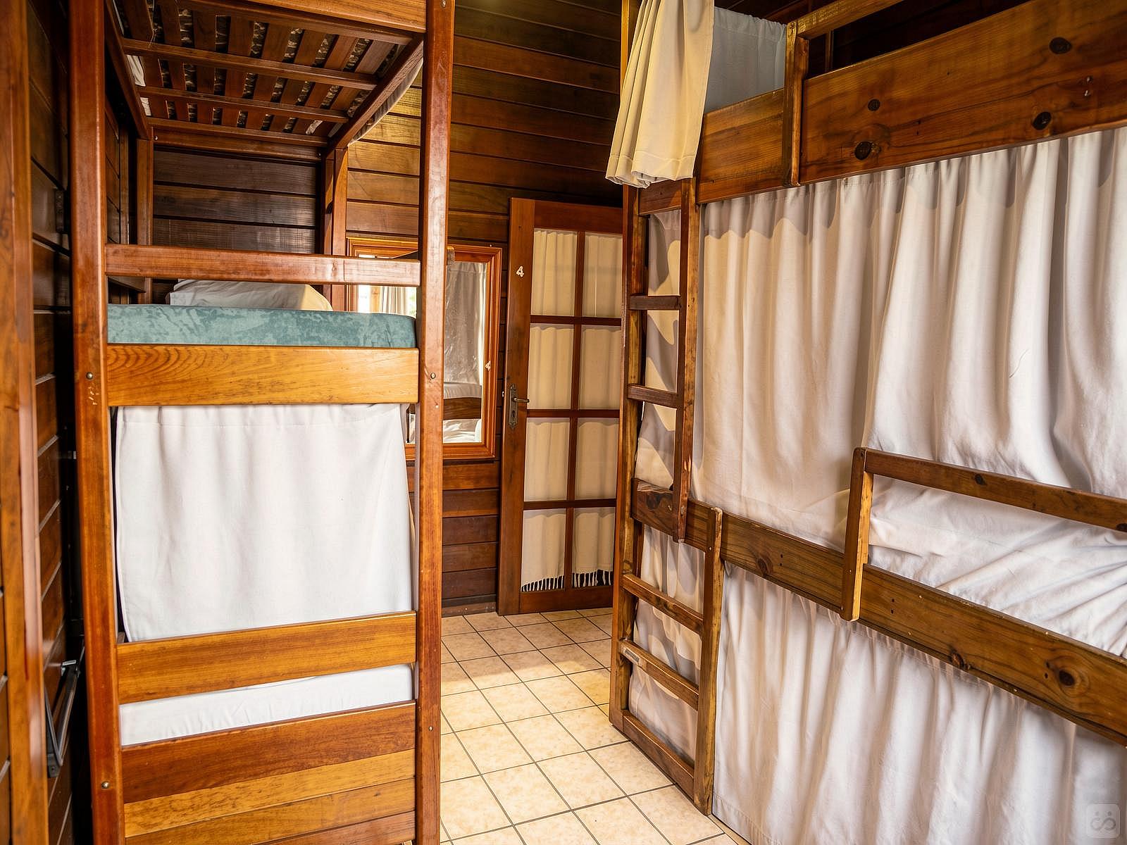  Bed In A 6-Bed Females Only Room  -  Dynamic Coliving & Coworking Community in Charming Lagoa Da Conceição  - Gallery -  30