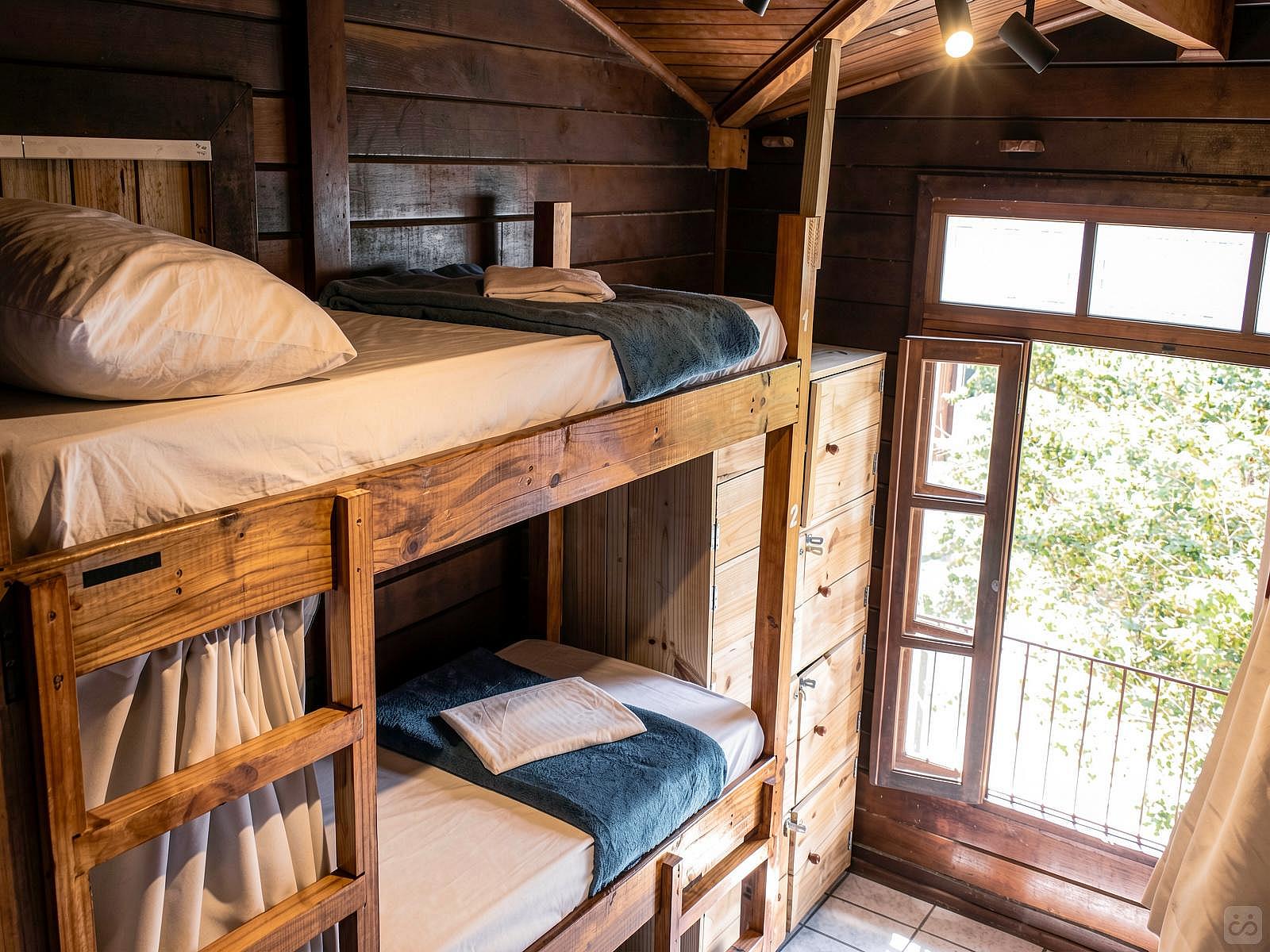  Bed In A 8-Bed Mixed Gender Room  -  Dynamic Coliving & Coworking Community in Charming Lagoa Da Conceição  - Gallery -  37